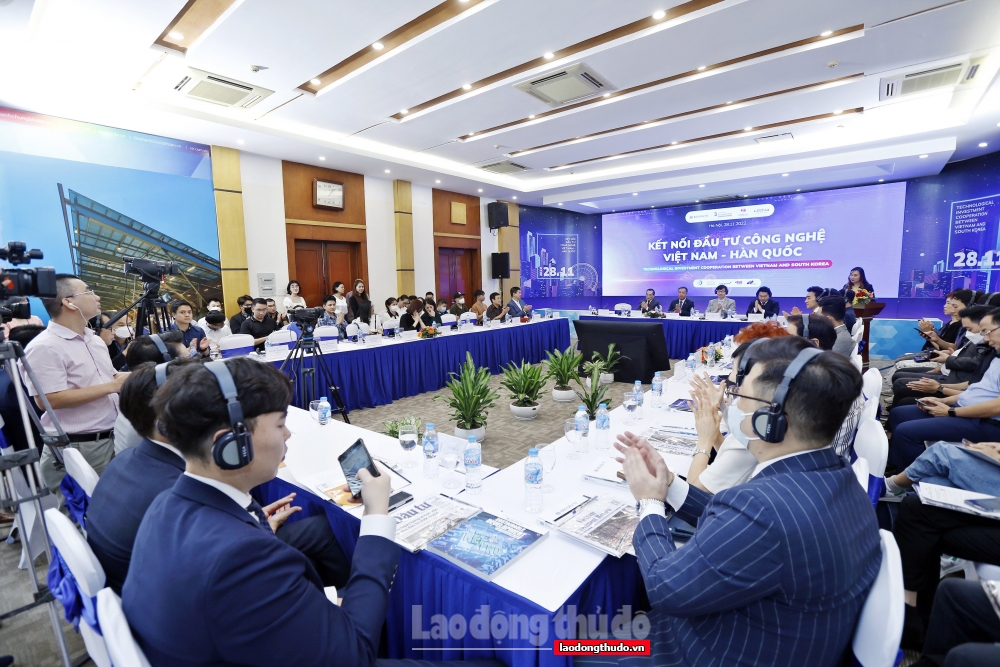 Thông dịch tiếng Hàn Quốc cabin tại hội thảo đầu tư công nghệ