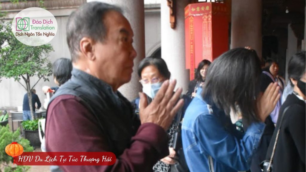 huong dan vien du lich tu tuc tai thuong hai