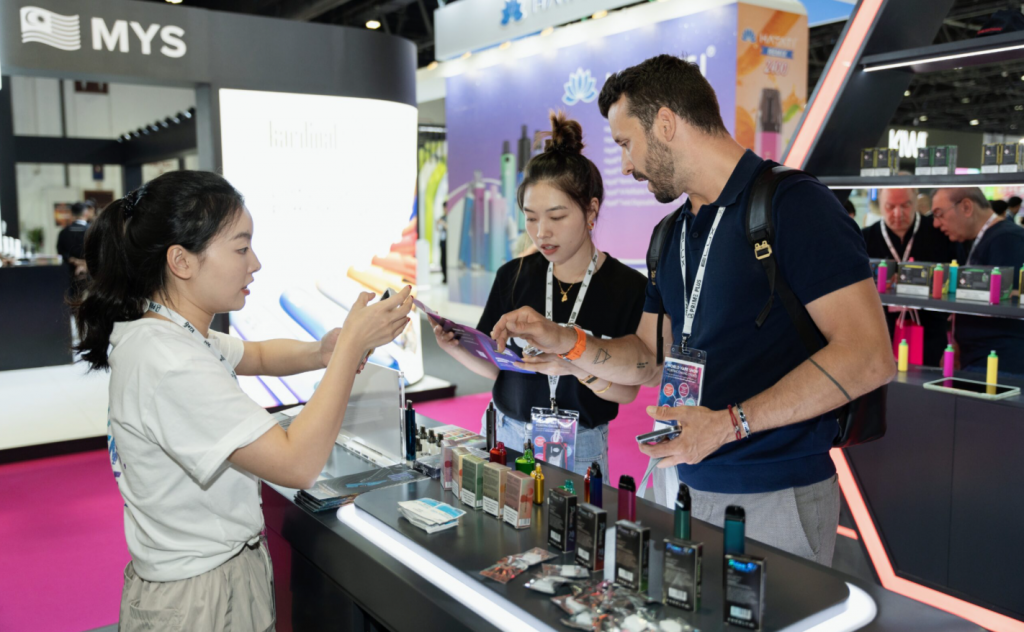 trien lam world vape show dubai