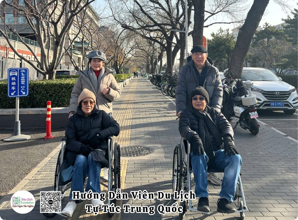 huong dan vien du lich tu tuc bac kinh