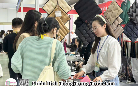 phien dich trung viet tai trien lam