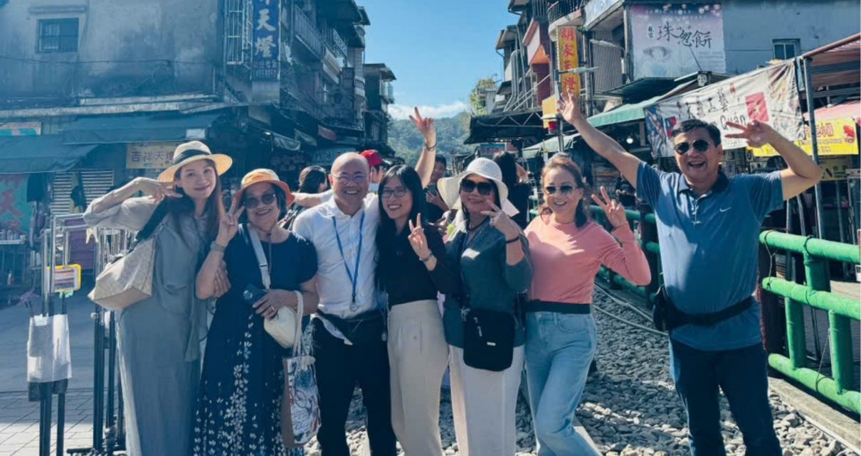 tai xe kiem huong dan vien city tour dai bac