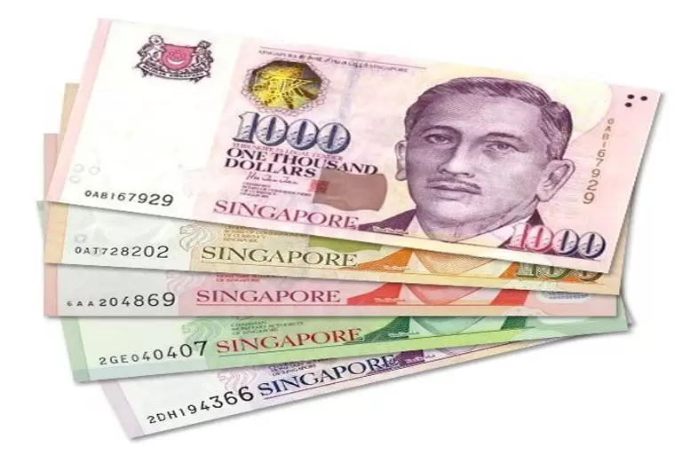 Ban nen doi ca tien mat va mang theo the ATM khi du lich Singapore