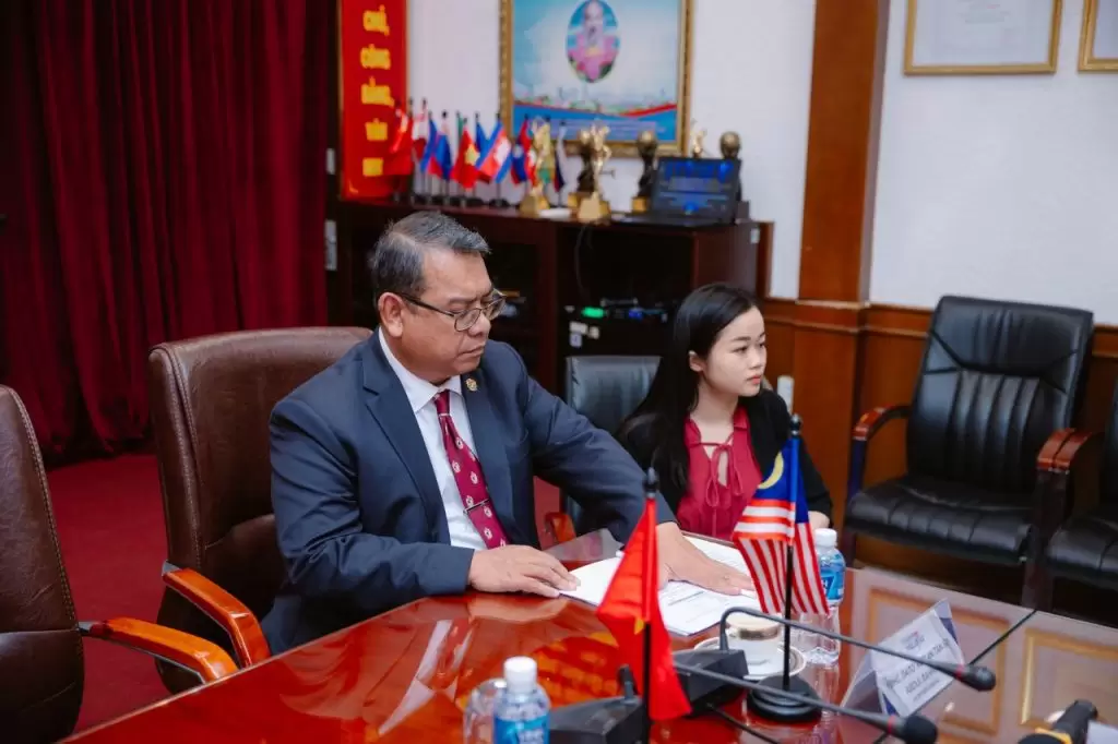 khach hang rat hai long va tin tuong vao chuyen mon cua phien dich vien chung toi