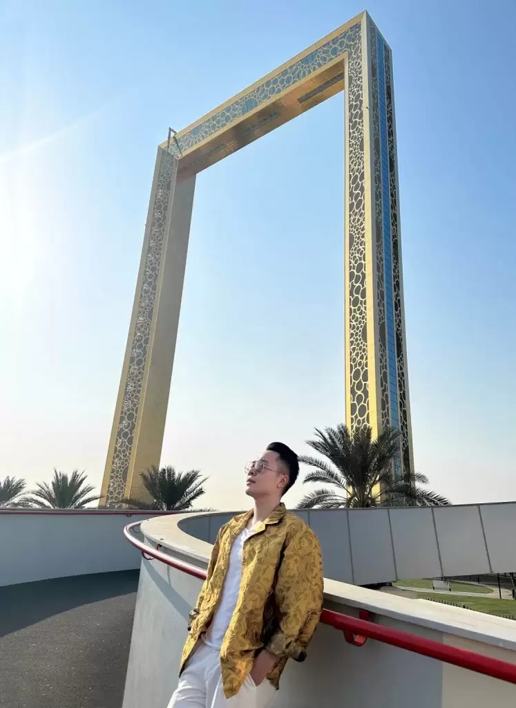 Khach hang cua Dao Dich check - in tai Dubai Frame