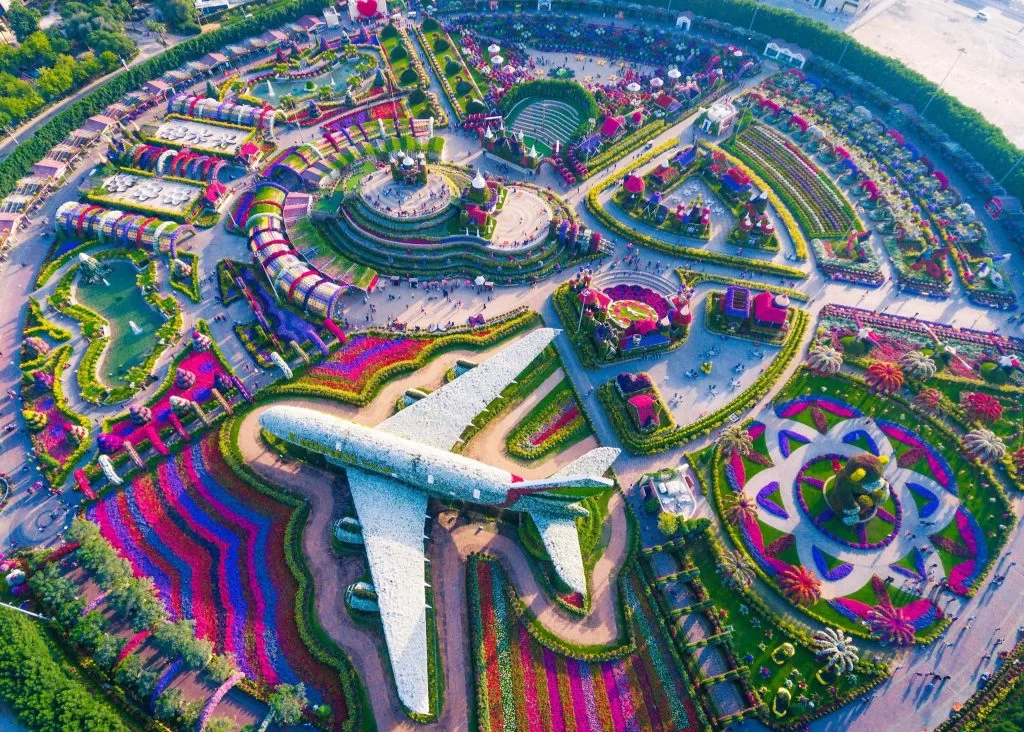 Toan canh Dubai Miracle Garden tu tren cao