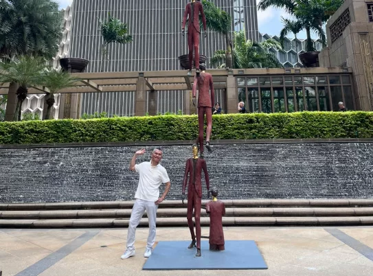 huong dan vien tour qua canh tai singapore