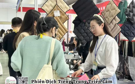 phien dich trung viet tai trien lam